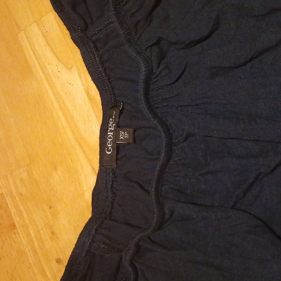 Woman's short sleeve top - Picture 3 of 4